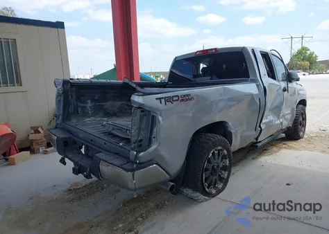 2017 Toyota Tundra Sr5 4.6L V8 z USA, uszkodzony, nr VIN 5TFRM5F18HX118194